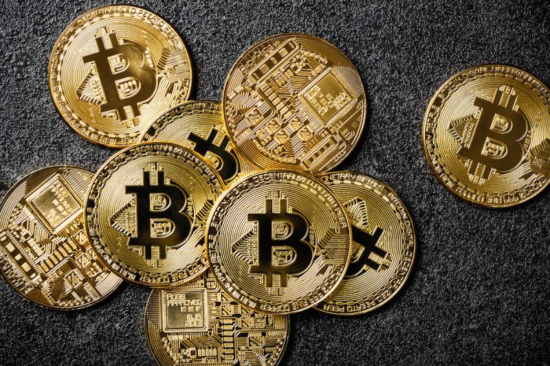 bitcoin-coins-on-black-background-2021-08-26-15-41-59-utc.jpg